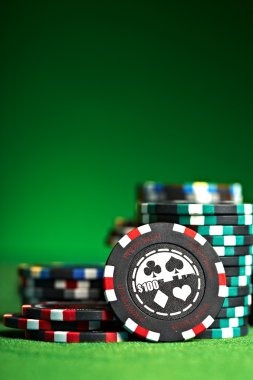 European roulette wheel layout with numbered pockets and betting zones